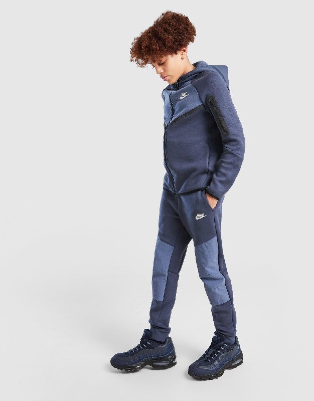 Nike Sportswear Tech Fleece Older Kids' Jogger in Thunder Blue/Diffused Blue/Metallic Silver - Size XS