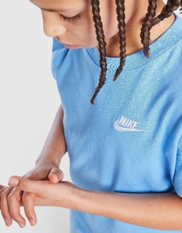 Nike Sportswear Older Kids' T-Shirt in University Blue - Size XS