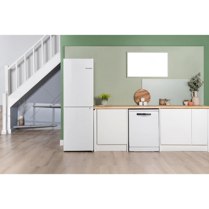 Bosch Serie 2 KGN34NWEAG Frost Free Fridge Freezer - White, 300 Litre Capacity