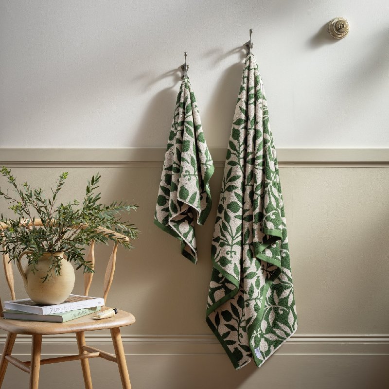 Habitat x Morris & Co. Rosehip Bath Sheet - Green - 150x100cm