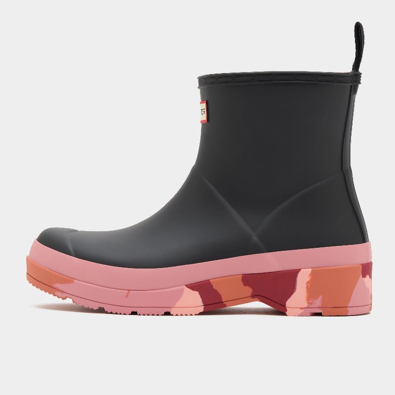 Hunter Women’s Play Short Camo Boots in Black/Red Flurry/Purring Pink